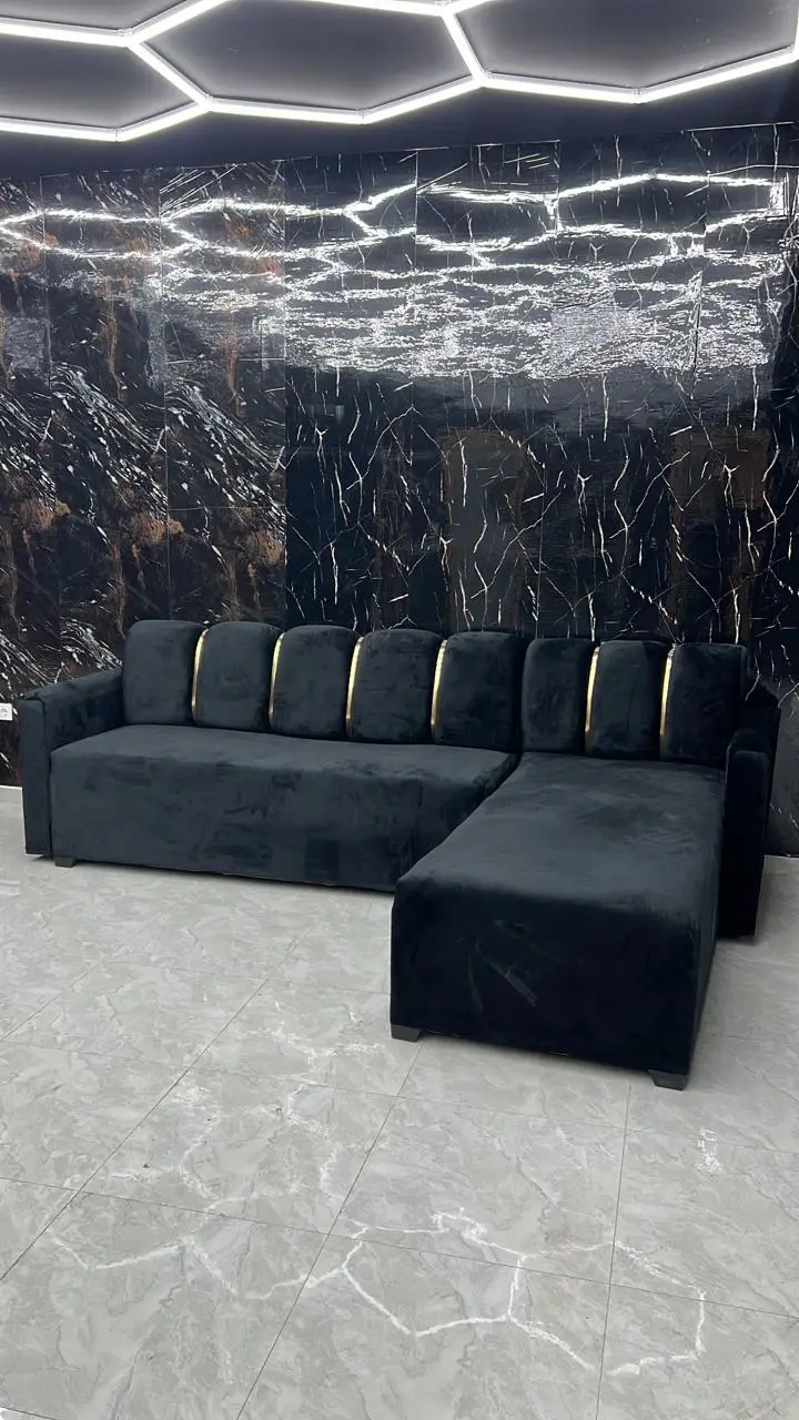 Sofá preto com chaise